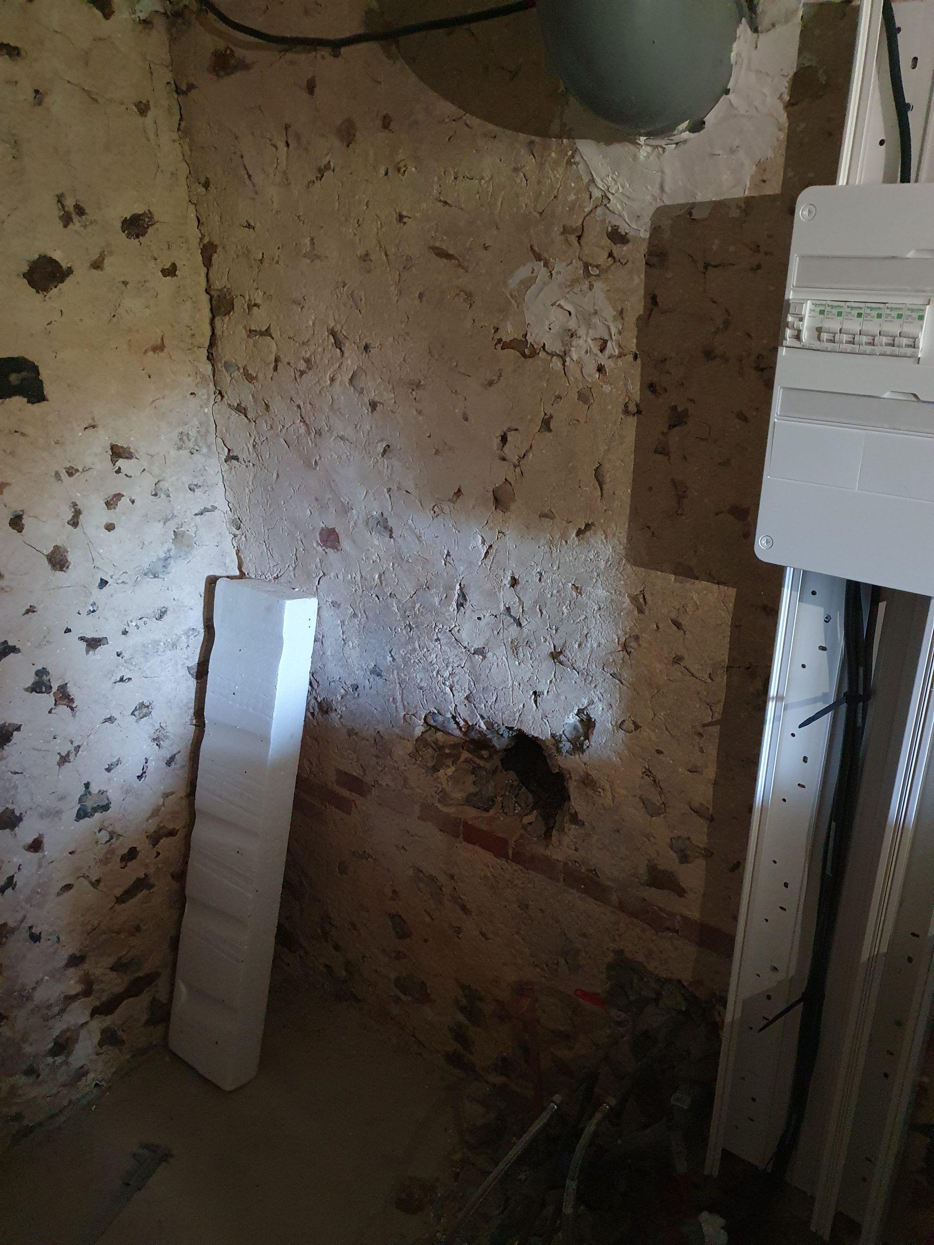 Installation d'un chauffe-eau électrique - avant - à La Chapelle-Fortin (28)