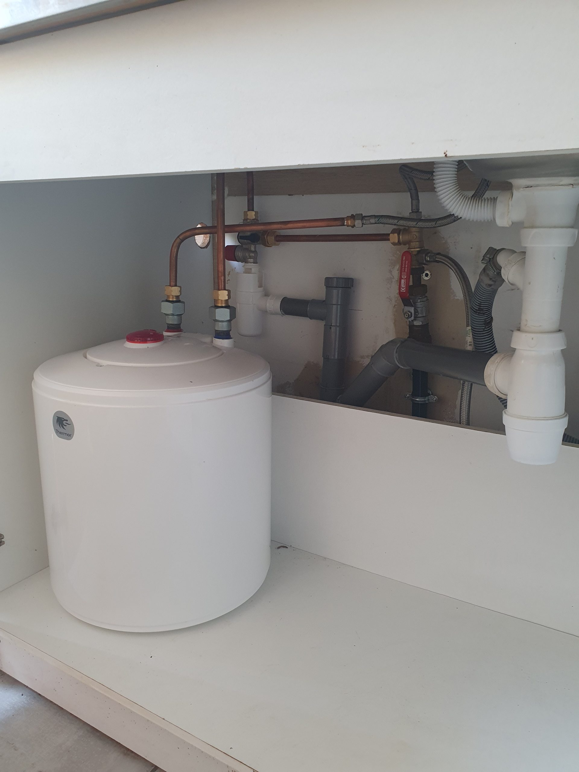 Installation d'un chauffe-eau électrique sous évier à La Chapelle-Fortin (28)
