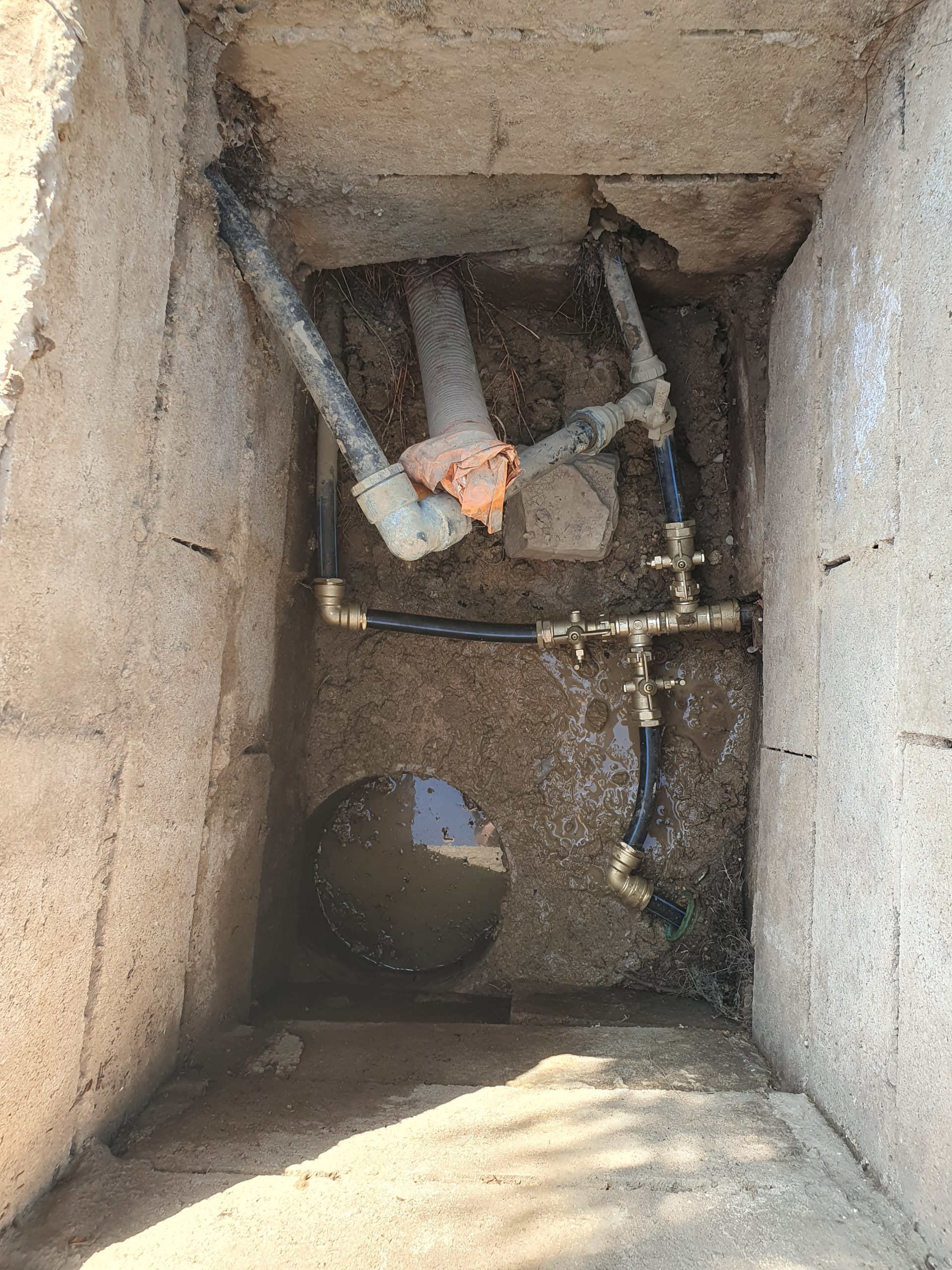 Remplacement vannes dans regard de visite - après - à La Chapelle-Fortin (28)