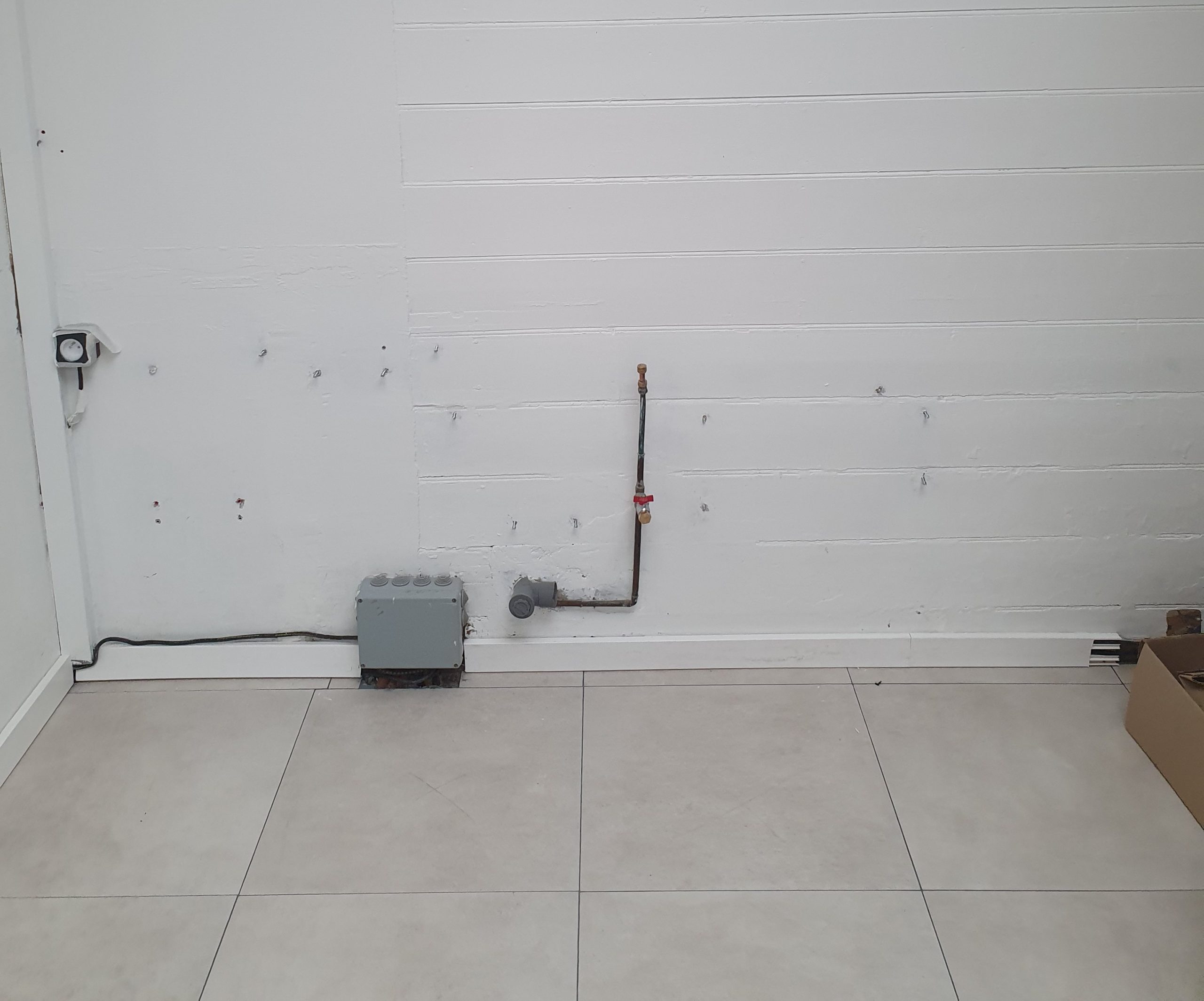 Rénovation d'un circuit d'alimentation en eau - avant - à La Ferté-Vidame (28)